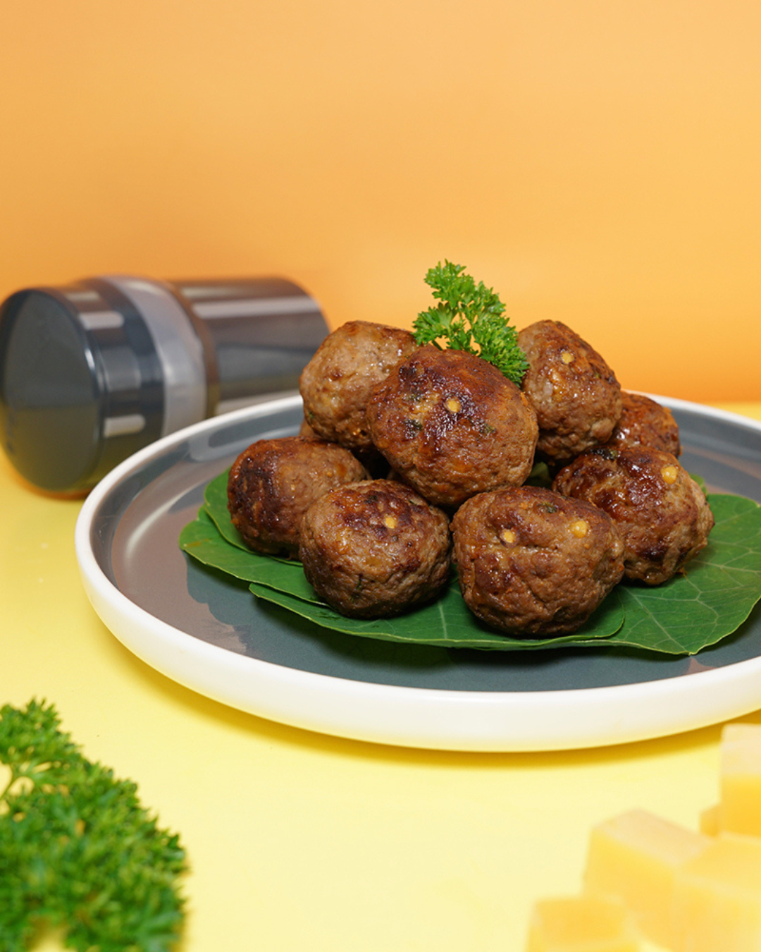 Hackbällchen Rezept: Leckere Fleischbällchen verfeinert mit Käse