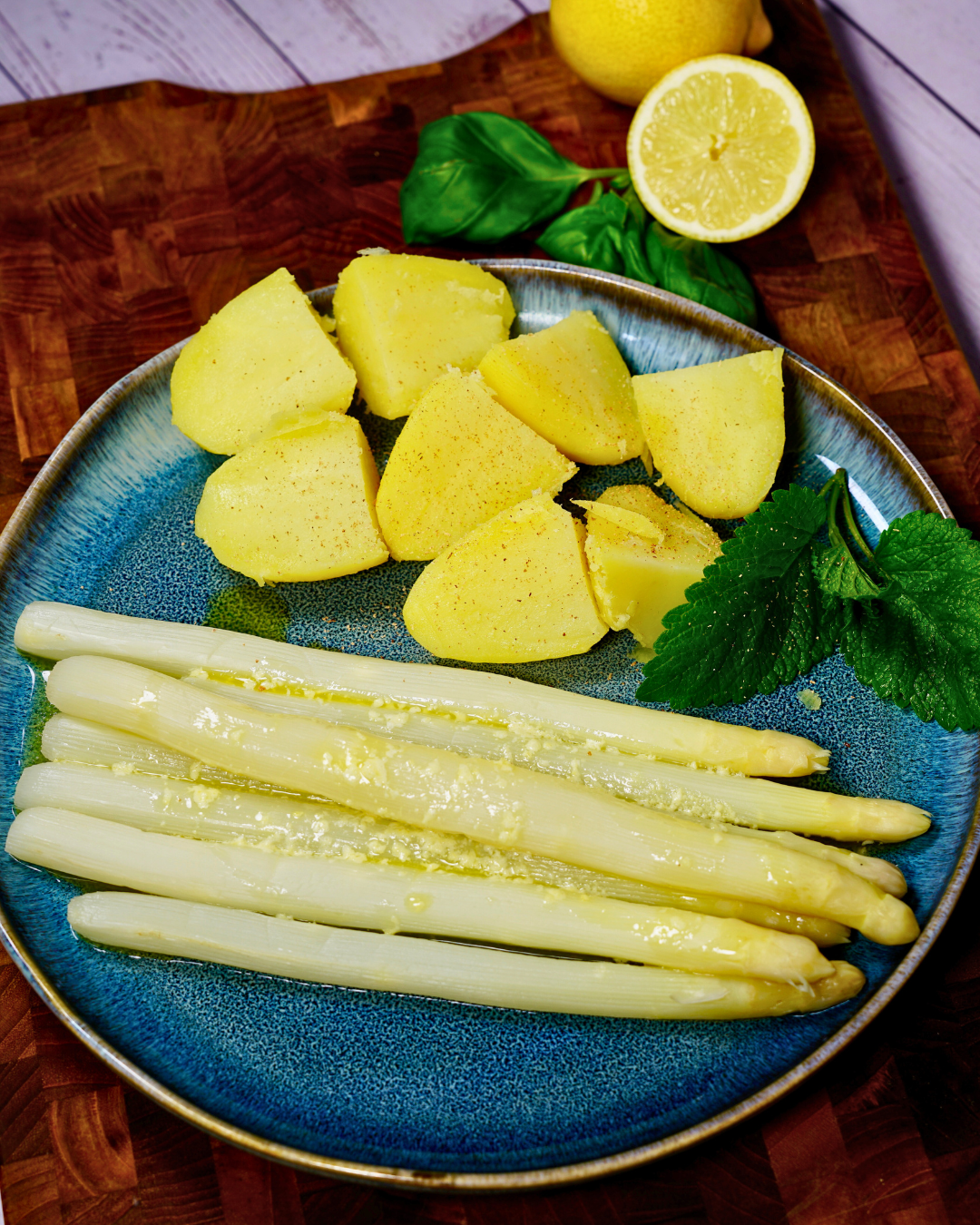 weißer Spargel mit Zitronenbutter