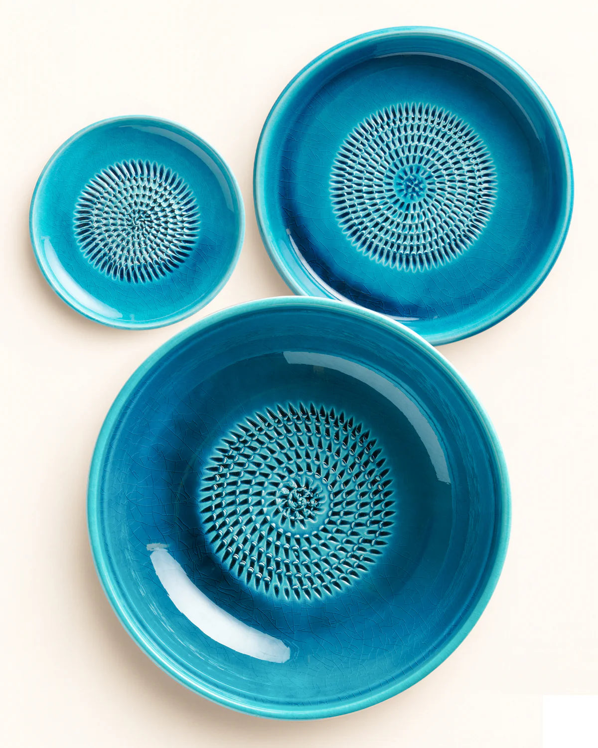 1 Tellerreibe, 1 Dipschale und 1 Reibeschüssel nach Wahl *Trio*