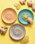 <strong>Ingwer Verschenk-Set</strong> <br>mit 3 Tellerreiben, jeweils mit Rezeptheft u. Reinigungspinsel