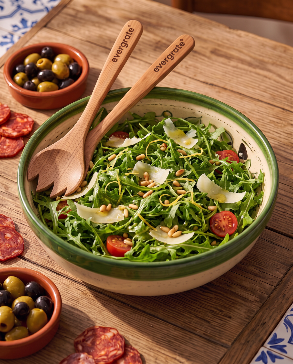 Reibeschüssel mit Salatbesteck