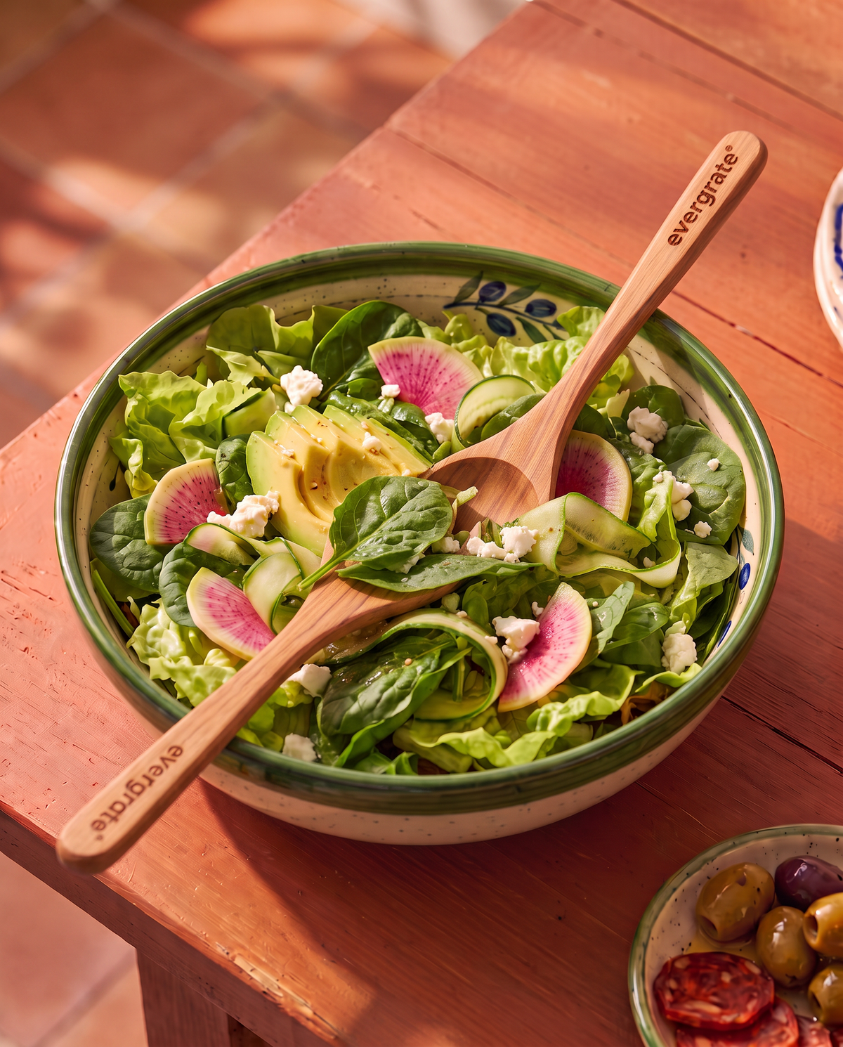 Reibeschüssel mit Salatbesteck