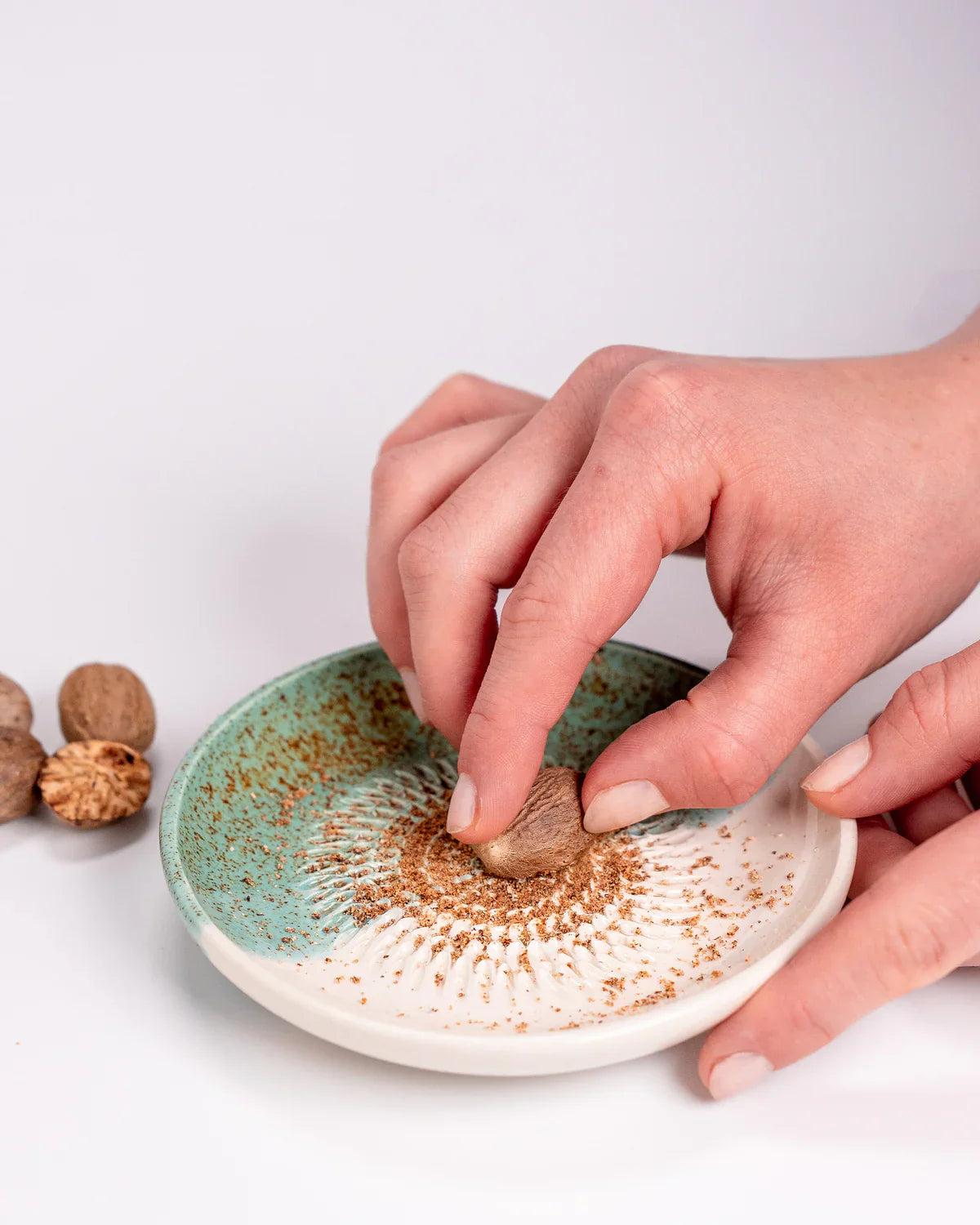 <strong>Ingwer Verschenk-Set</strong> <br>mit 3 Tellerreiben, jeweils mit Rezeptheft u. Reinigungspinsel