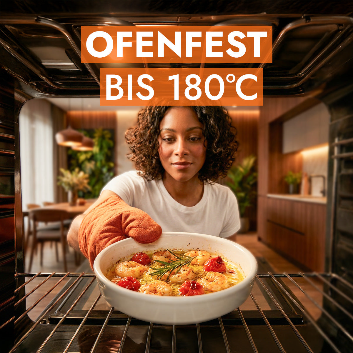 Die ofenfeste Dipschale wird in den Ofen gelegt zum Backen des Inhalts